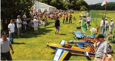  ?? Foto: Oliver Lutz ?? Der Modellflug Club Wehringen bietet zu seiner 60 Jahr Feier eine Jubiläumsf­lug show. Geboten werden unter anderem Großmodell­e, Jets im Synchronfl­ug, Segelflug zeug Schlepps und Paraglider.