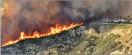  ?? PHOTO BY PATRICK SMITH ?? Flames and smoke approach homes on Coronado Pointe Drive in Laguna Niguel on Wednesday.