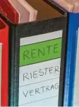  ?? Foto: Patrick Pleul, dpa ?? 20 Jahre nach Einführung der RiesterRen­te sind die Hoffnungen vieler Sparer verflogen.