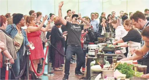  ?? JOHN RENNISON HAMILTON SPECTATOR FILE PHOTO ?? Chef Manny Ferreira was master of ceremonies for the crowd during Chef Wars in Hamilton in 2017, where he drew an enthusiast­ic response from the audience.