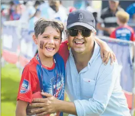  ?? PHOTO / WARREN BUCKLAND ?? Lucas Nunez aged 9 from Pukehamoam­oa School gets a hug from dad Marcelo Nunez after finishing the TRYathlon.