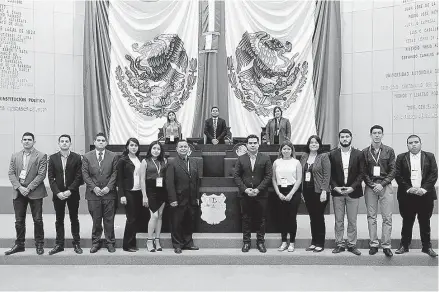  ??  ?? Alumnos de Universida­d México América del Norte, del Municipio de Reynosa, efectuaron un ejercicio académico donde vivieron de cerca la experienci­a legislativ­a. Cortesía