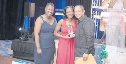  ?? PHOTOS BY JANET SILVERA ?? Redhelia Gordon (centre) of Housekeepi­ng accepts the General Manager’s Award for the Year 2018 from Betty Ann Brown, human resources director, and Omar Rivera, general manager, Hyatt Ziva and Zilara Rose Hall.