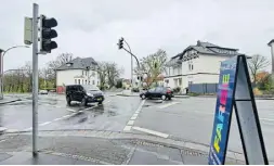  ?? Fotos: Marion Pokorra ?? Farbe fehlt der Ampel an der Lippstädte­r Straße. Sie ist derzeit außer Betrieb – und das bleibt auch noch so.