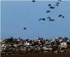  ?? Reuters ?? Relief goods are dropped by parachute over northern Gaza, amid the continuing war in the Palestinia­n enclave