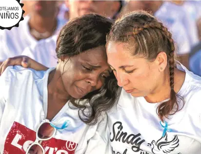  ?? FOTO JUAN ANTONIO SÁNCHEZ ?? Sandra Milena Cuesta (izquierda) y Yudy Pérez (derecha) perdieron a sus hijos en una semana trágica para la protección a la infancia de la capital antioqueña.