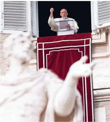  ?? FOTO: IMAGO IMAGES ?? Papst Franziskus ruft in seinem Buch zur gleichen Verteilung aller irdischen Güter auf.
Die Politik