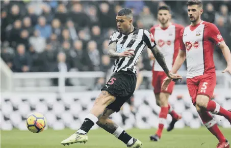  ??  ?? On-loan Chelsea man Kenedy hits home Newcastle’s opening goal against Southampto­n at St James’s Park on Saturday.
