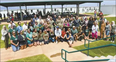  ?? The Maui News / MATTHEW THAYER photos ?? Staffers join dignitarie­s in posing for a photo during Monday’s dedication and blessing ceremony at Kamehameha III Elementary School at Pulelehua.