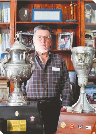  ?? FOTO: ALLAND JHONNATHAN ?? Dentro de su peculiar estilo, Emilio Maurer hizo una análisis de la Selección.