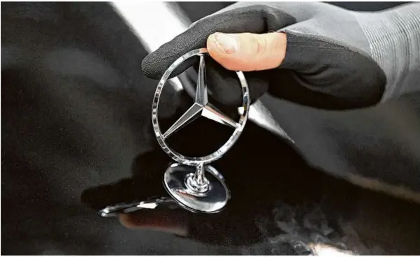  ?? Foto: Bernd Weißbrod/dpa ?? Vor allem Fahrzeuge aus dem Luxusberei­ch waren in den ersten drei Monaten des Jahres nicht so stark gefragt.
