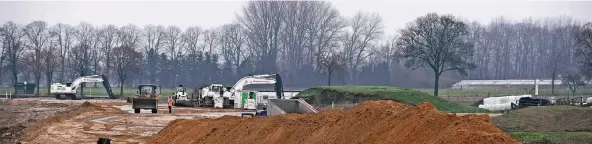  ?? FOTO: THORSTEN LINDEKAMP ?? Die Baustelle am Planabschn­itt 4 zwischen Bienen und Praest wird derzeit winterfest gemacht.