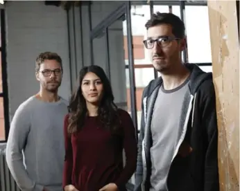  ?? RENÉ JOHNSTON/TORONTO STAR ?? Filmmakers Rich Williamson, left, and Shasha Nakhai worked with Daniel Voshart on the documentar­y Frame 394.