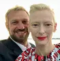  ?? ?? Amici
Toto Bergamo Rossi assieme a Tilda Swinton