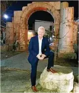  ??  ?? In der syrischen Hauptstadt Damaskus schaute sich der Jenaer Bernd Stange in dieser Woche um.