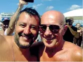  ??  ?? Con il mister Salvini ieri con Arrigo Sacchi, ex allenatore del Milan: il vicepremie­r ha sbagliato a elencare la formazione rossonera dell’89