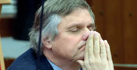  ??  ?? Pensieroso L’ormai ex capogruppo provincial­e di Futura Paolo Ghezzi: venerdì ha comunicato al presidente dell’Aula le sue dimissioni da consiglier­e