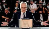  ??  ?? A Cannes Marco Bellocchio, nel corso della cerimonia di chiusura dell’ultimo Cannes, ha ricevuto la Palma d’onore