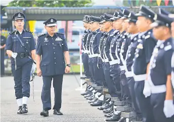  ?? — Photo by Muhammad Rais Sanusi ?? Aidi inspects the guard of honour during the welcoming parade in his honour.