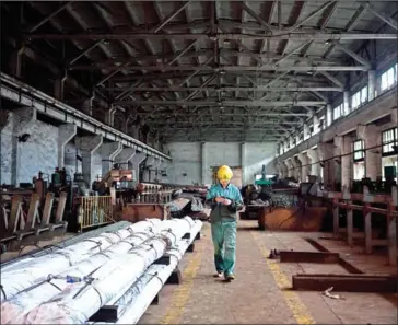  ?? YORK TIMES GIULIA MARCHI/THE NEW ?? A worker at the Hangzhou Iron & Steel Group Co in Hangzhou, China, on April 11, 2017.