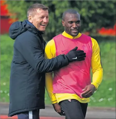  ??  ?? Babin y Djukic, en un momento distendido durante un entrenamie­nto en Mareo. El central está de vuelta.