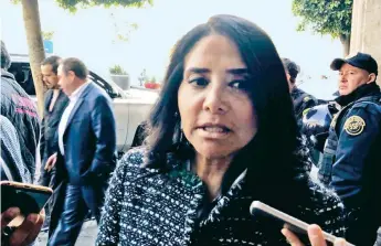  ??  ?? Alejandra Barrales asegura que por el momento no se ha acordado el método de elección del candidato presidenci­al del Frente, ni los perfiles que habrán de postularse.