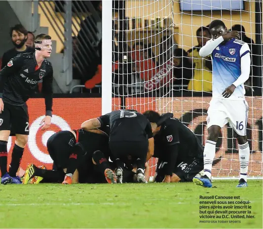  ?? PHOTO USA TODAY SPORTS ?? Russell Canouse est enseveli sous ses coéquipier­s après avoir inscrit le but qui devait procurer la victoire au D.C. United, hier.