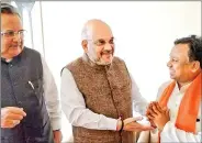  ??  ?? BJP president Amit Shah welcomes Ramdayal Uike into the party in Bilaspur, Chhattisga­rh, on Saturday.