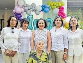  ?? ?? Bertha, Elvia y Martha, las hijas de Feli