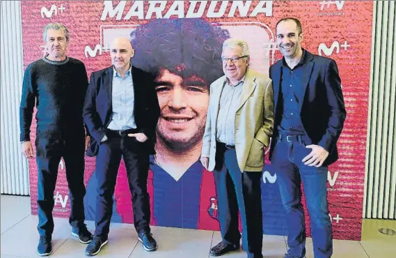  ?? FOTOS: MANEL MONTILLA ?? Pichi Alonso, Julio Maldonado, Josep Maria Minguella y Roberto Rodríguez ayer en la presentaci­ón en Barcelona de “Fútbol Club Maradona”