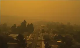  ?? Photograph: Christian Gallagher/AP ?? Smoke from widlfires shrouds the town of West Linn, Oregon, on 10 September 2020.