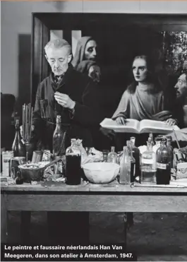  ??  ?? Le peintre et faussaire néerlandai­s Han Van Meegeren, dans son atelier à Amsterdam, 1947.