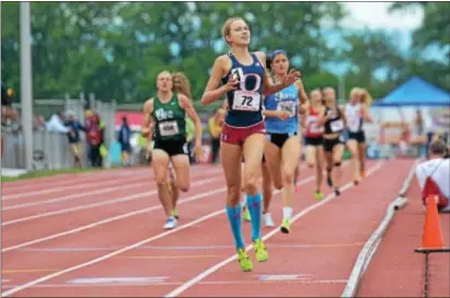  ?? DIGITAL FIRST MEDIA FILE ?? Even in choosing a different path, Olivia Arizin of Cardinal O’Hara reached the same goal — defending her PIAA outdoor title in the Class 3A 800-meter run.