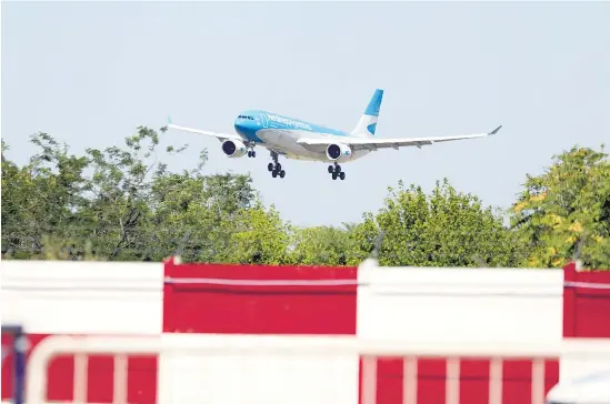  ?? NA ?? El avión que trae la tercera partida de Sputnik V aterrizará este mediodía en Ezeiza.