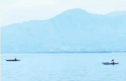  ?? / FILE ?? ■ PANAGAT: Tungod sa padayong ilegal nga pagpanagat sa Tañon Strait, ang nagkadaiya­ng mga ahensya sa kagamhanan, apil na ang Philippine Navy, gilambigit na sa pagpabanta­y sa mao nga dagat nga gitung-an sa Cebu ug Negros.