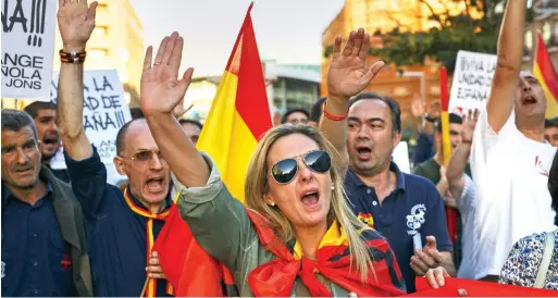  ??  ?? Return of the far-Right: Protesters in Madrid raise their arms in an echo of the Spanish Civil War and the Franco era