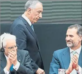  ?? MARISCAL / EFE ?? Felipe VI, con los presidente­s de Italia y Portugal, ayer