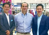  ??  ?? SM Department Store SVP for shoes and bags business unit Eugene Saw and VP for merchandis­ing shoes and bags Nicodemus Chu flank ELRO Retail Corp. president Francisco Elizalde.