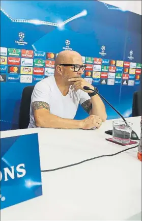  ?? FOTO: EFE ?? Tiene la solución Jorge Sampaoli admite que ha de cambiar para que lleguen los goles