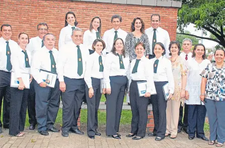  ?? FOTOS: PARTICULAR ?? Duirante 17 años, este coro ha deleitado en sus presentaci­ones con un repertorio de más de un centenar de canciones.