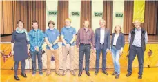  ??  ?? Ehrungen: (von links): Stefanie Arnold (zweite Vorsitzend­e), Frank Sieger, Manuel Schon, Andreas Hauser, Joachim Reger, Rudolf Mager, Roswitha Bronner und Gerhard Schmid.