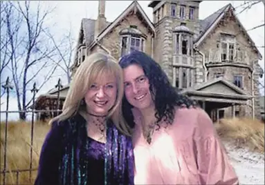  ?? Contribute­d photos ?? Tom D’Agostino and Arlene Nicholson in front of an undisclose­d haunted location.