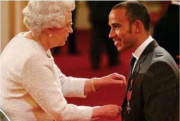  ?? ?? Art lesson: With sister Margaret in 1940, left, and Lewis Hamiltion gets his MBE