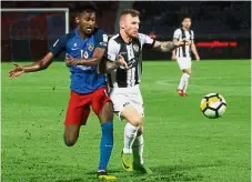  ??  ?? Consistent: JDT’s Syamer Kutty Abba (left) in a close tussle for the ball with Terengganu’s Lee Andrew Tuck during a Super League match in Larkin on Wednesday. — Bernama