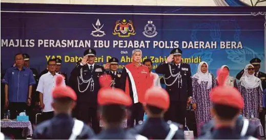  ?? BERNAMA PIC ?? Deputy Prime Minister Datuk Seri Dr Ahmad Zahid Hamidi at the launch of the Bera district police headquarte­rs in Bera, Pahang, yesterday.