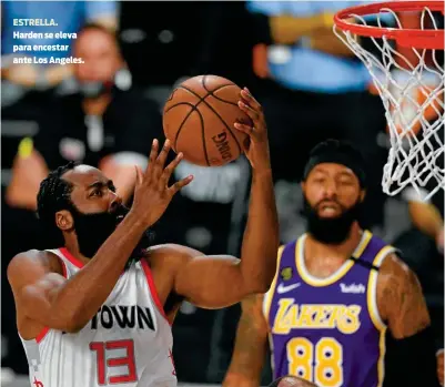  ??  ?? ESTRELLA. Harden se eleva para encestar ante Los Angeles.