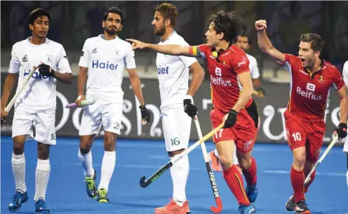  ?? (AFP) ?? Belgium’s Thomas Briels (second from right) celebrates after scoring a goal as Pakistan’s Ahmed Butt (third left) and others look on during their cross-over match at the 2018 Hockey World Cup in Bhubaneswa­r yesterday.