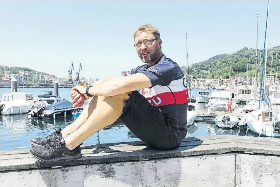  ?? FOTO: L. M. UNCITI ?? Decisión polémica Joseba Fernández está muy disgustado tras la primera jornada de La Concha y mantiene la esperanza de que finalmente la sanción a Urdaibai no se haga efectiva