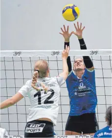  ?? FOTO: VOLKER STROHMAIER ?? Die Volleyball­erinnen der TG Biberach (r. Franziska Müller) besiegten Backnang mit 3:1.