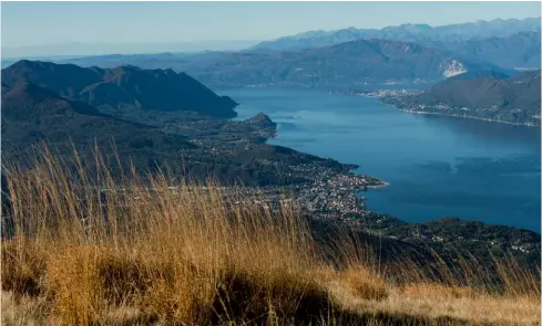  ?? TI-PRESS ?? Il Lago Maggiore visto dal Monte Lema